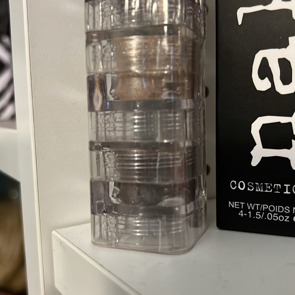 Limited Edition Naked Cosmetics Eyeshadow plus extra - Picture 2 of 7